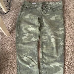 Camo cropped jeans